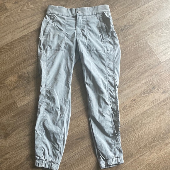 Athleta TREKKIE JOGGER gray size 4 gorpcore athleisure hiking camping sporty - Picture 2 of 6